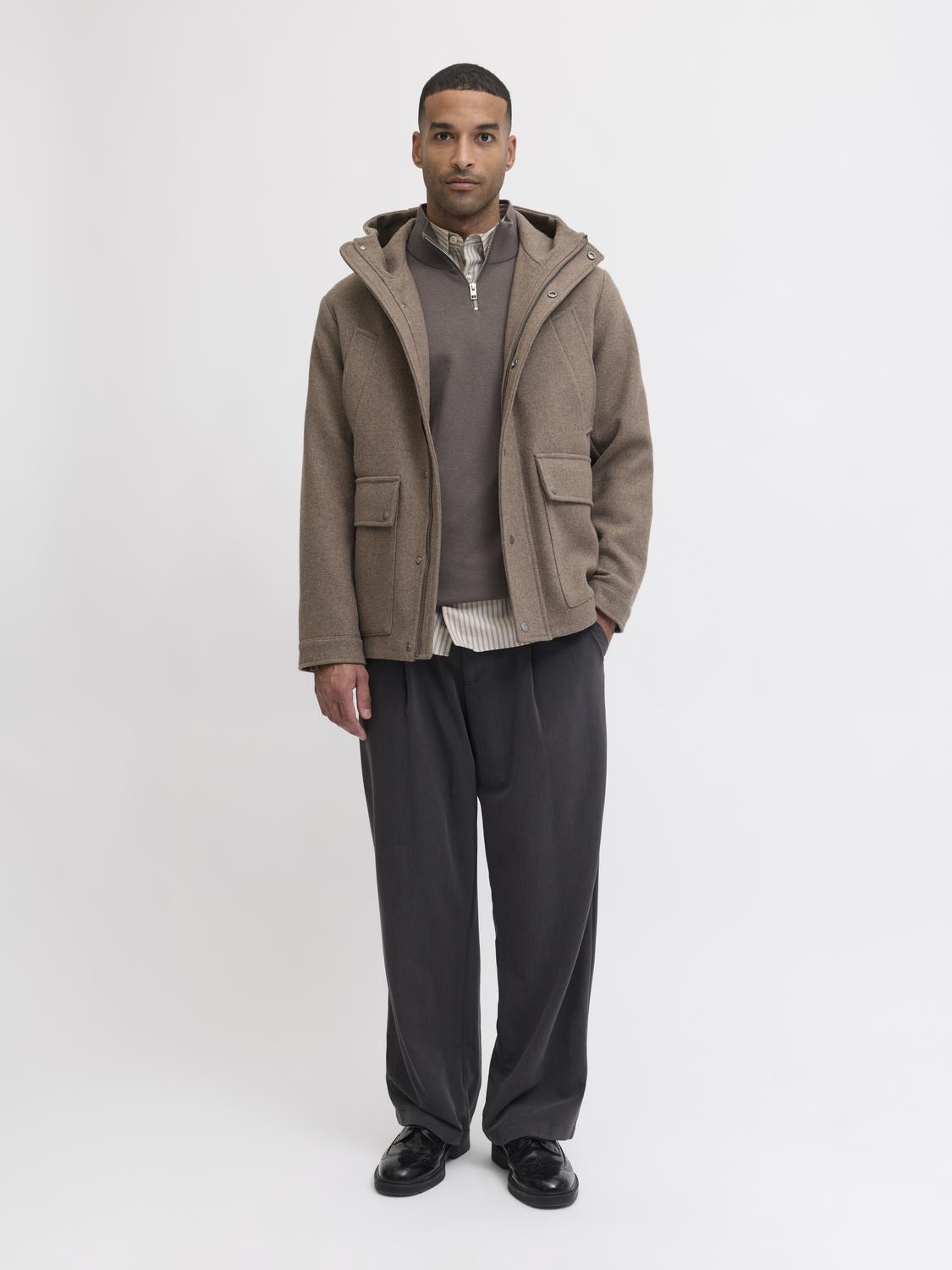 model_shot-front_full